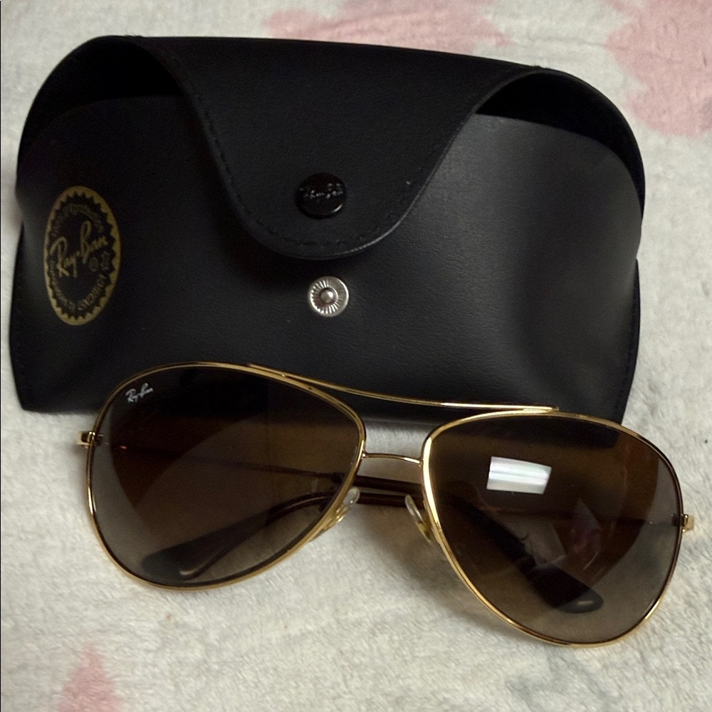 Ray-Ban Classic Gold Aviator Sunglasses